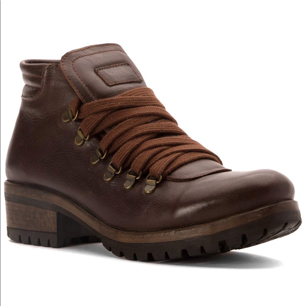 NIB Rugged Heart Leather Boots - Picture 5 of 8